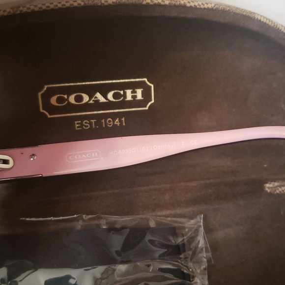 Coach (L023 Cortney) Sunglasses HC 8035Q